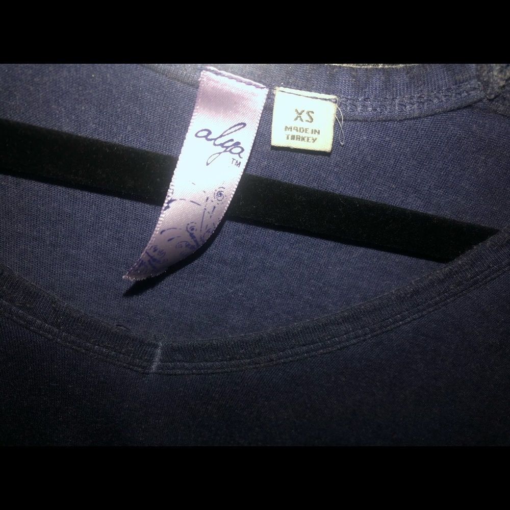 Simple Blue Top - Picture 2 of 2